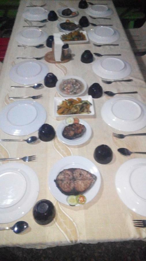 Mother Teresa Rooms And Restaurant Oslob Bagian luar foto