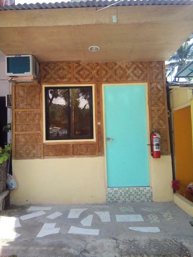 Mother Teresa Rooms And Restaurant Oslob Bagian luar foto