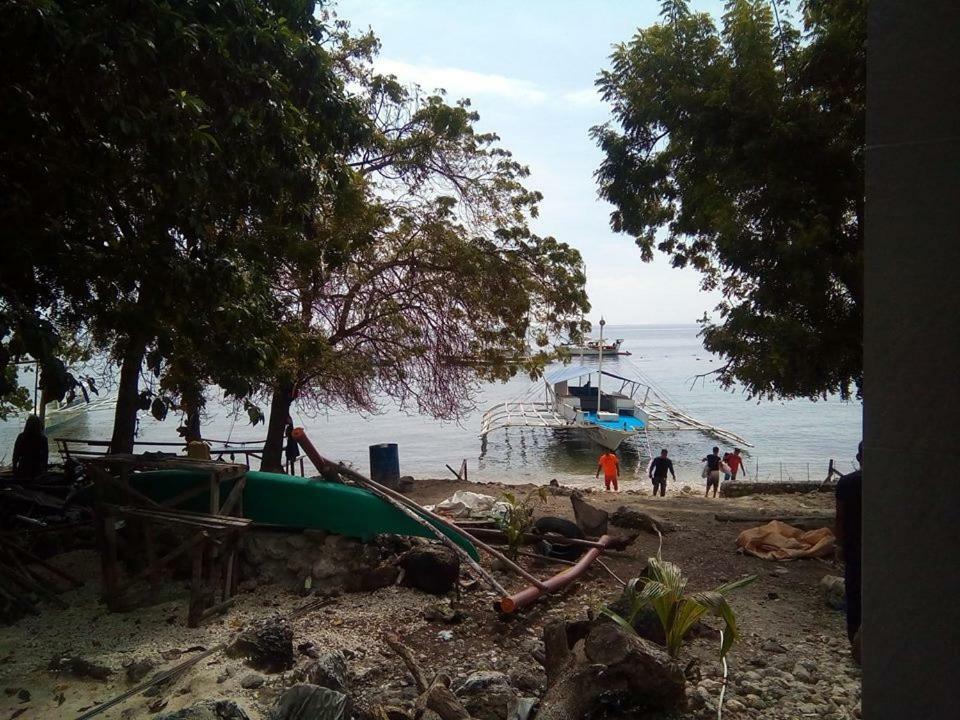 Mother Teresa Rooms And Restaurant Oslob Bagian luar foto