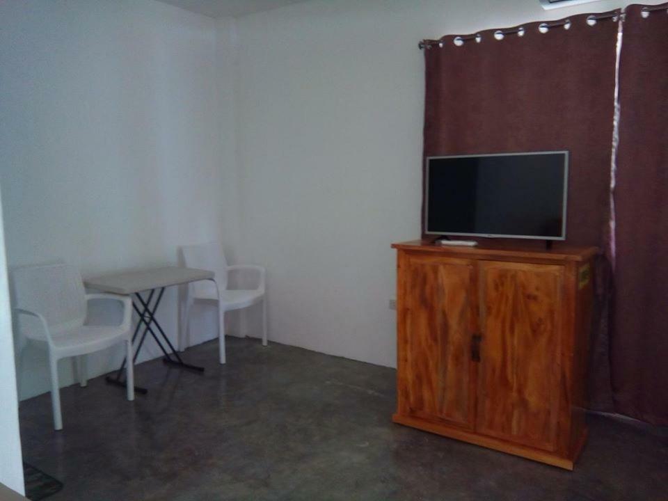 Mother Teresa Rooms And Restaurant Oslob Bagian luar foto